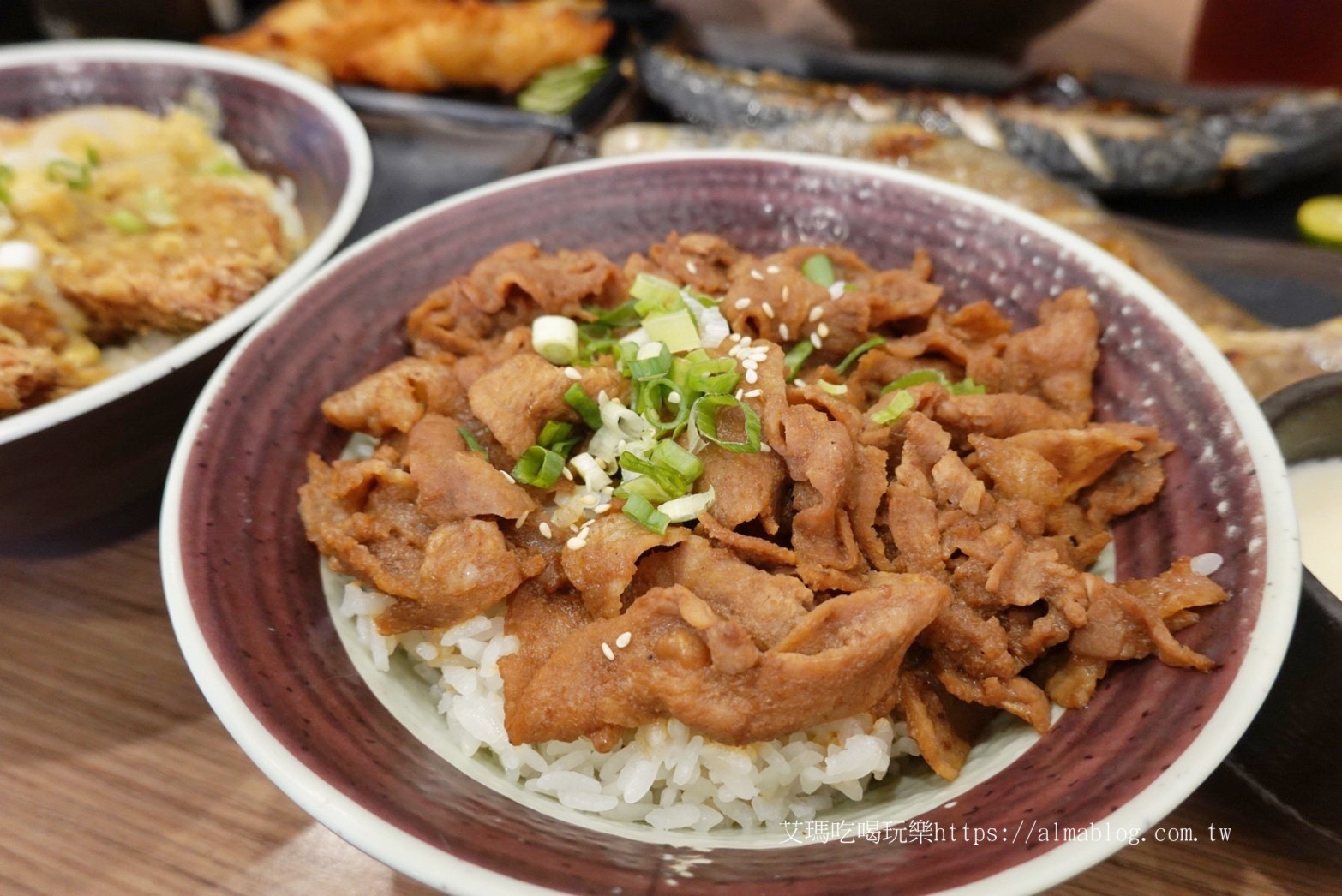 千夜一夜干 丼飯,午仔魚(yú),吃到飽,日式丼飯,桃園美食,燒肉飯,花魚(yú)一夜干,蘆竹美食,豬排丼飯