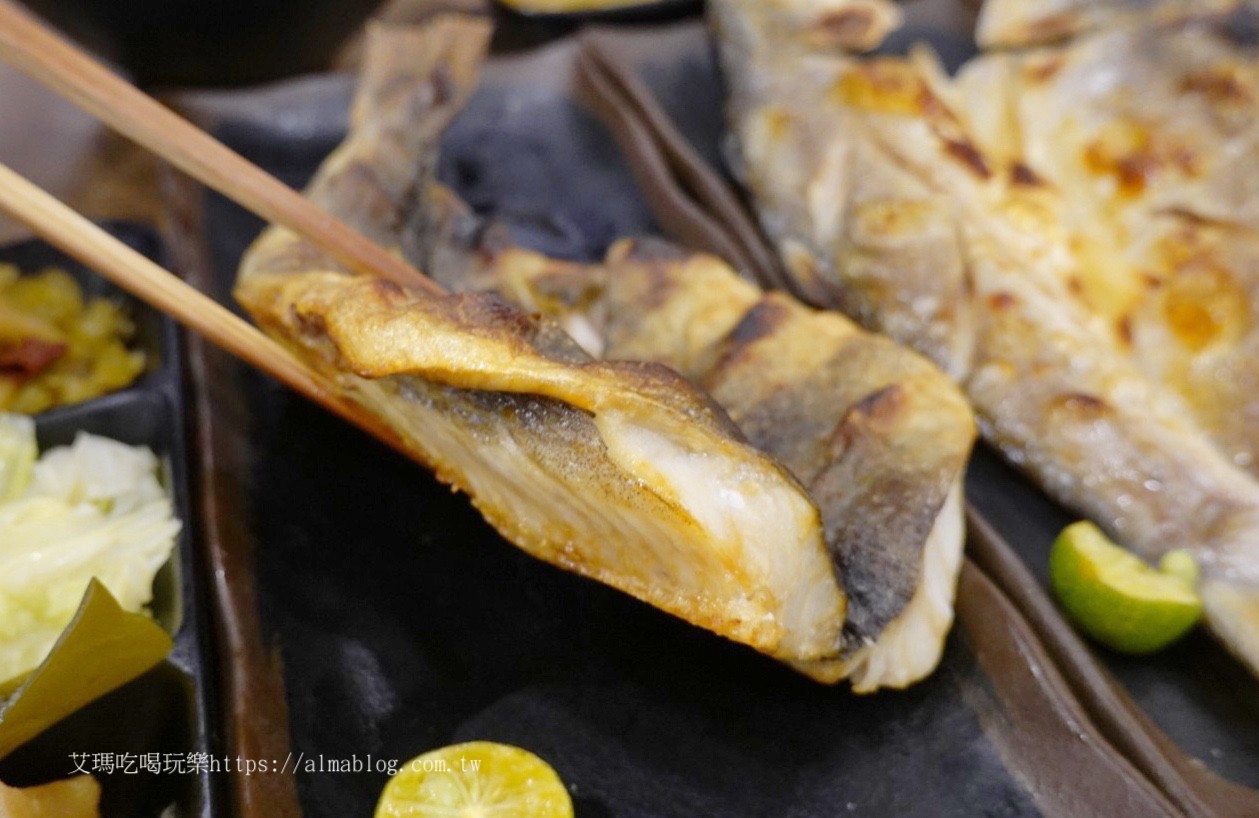 千夜一夜干 丼飯,午仔魚(yú),吃到飽,日式丼飯,桃園美食,燒肉飯,花魚(yú)一夜干,蘆竹美食,豬排丼飯