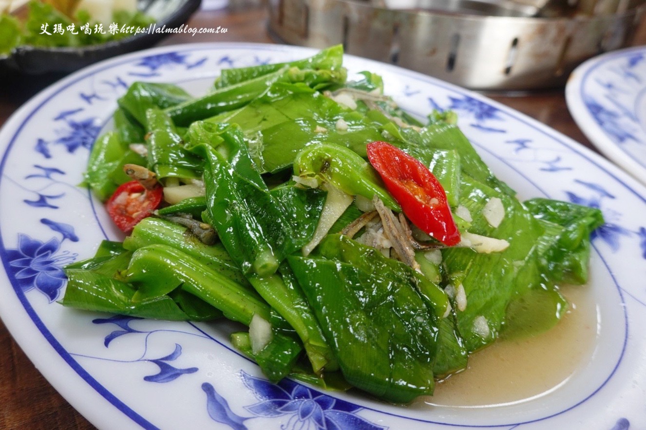 三峽美食,土雞,土雞城,好滋味土雞莊,新北美食,沙拉冷筍,炒山蘇,脆皮雞,金沙中卷