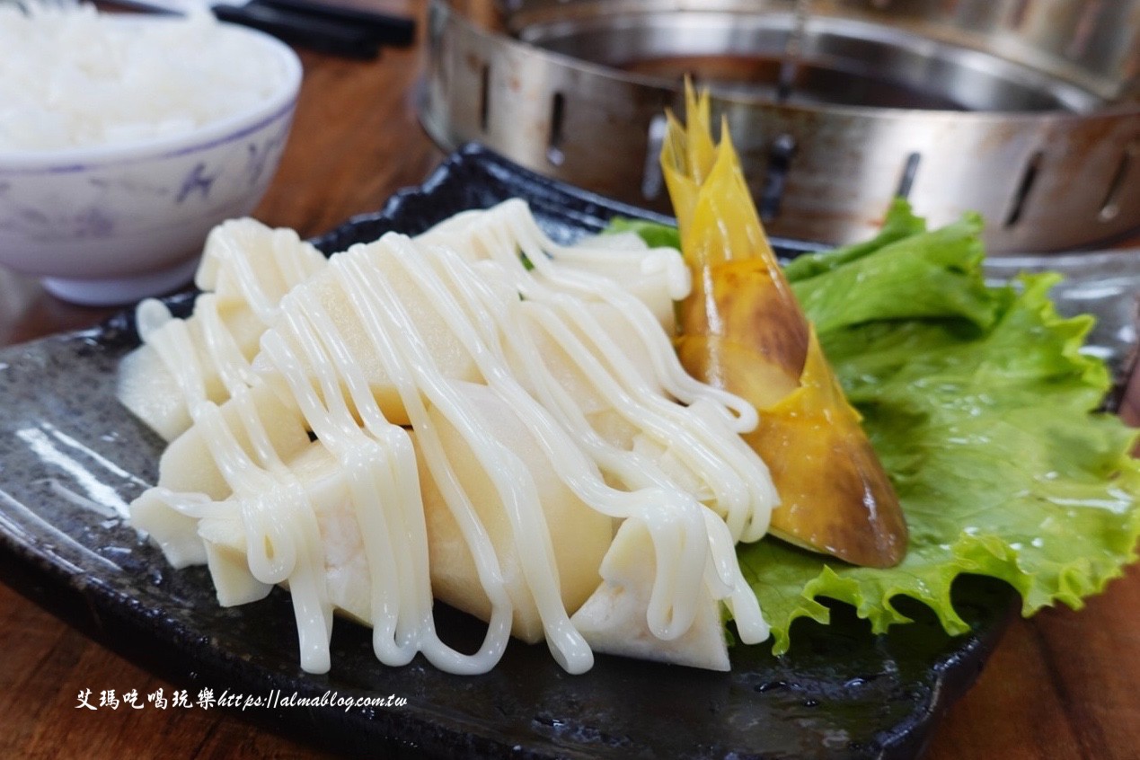 三峽美食,土雞,土雞城,好滋味土雞莊,新北美食,沙拉冷筍,炒山蘇,脆皮雞,金沙中卷