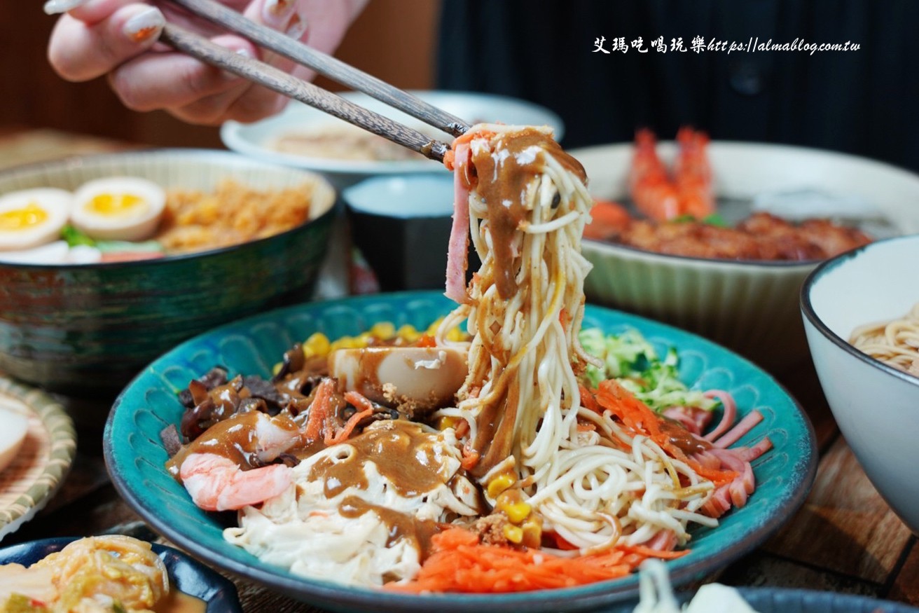 博多豚骨拉麵,唐揚雞,壽星禮,山禾堂拉麵(中壢店),拉麵,日式叉燒肉吃到飽,桃園美食,池袋醬油拉麵,淡麗鹽味拉麵,清湯豆皮拉麵,花生芝麻醬涼麵,黑麻麻山珍海味拉麵