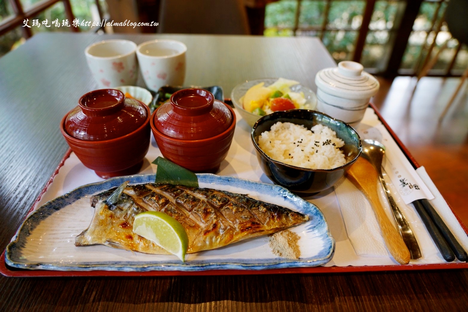 麗池畔,新竹公園,老宅,定食,日料,立體拉花,麗池生活美學(xué)館,餵食,公園,免費景點,鯖魚定食