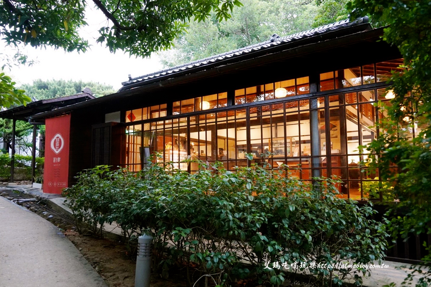 麗池畔,新竹公園,老宅,定食,日料,立體拉花,麗池生活美學(xué)館,餵食,公園,免費景點,鯖魚定食