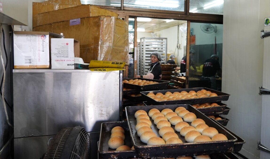 人人麵包專業(yè)烘焙,中壢美食,批發(fā)餐包,牛排館餐包,爆漿餐包,奶油餐包,小餐包,早餐,麵包,老字號(hào),烘焙坊,桃園批發(fā)