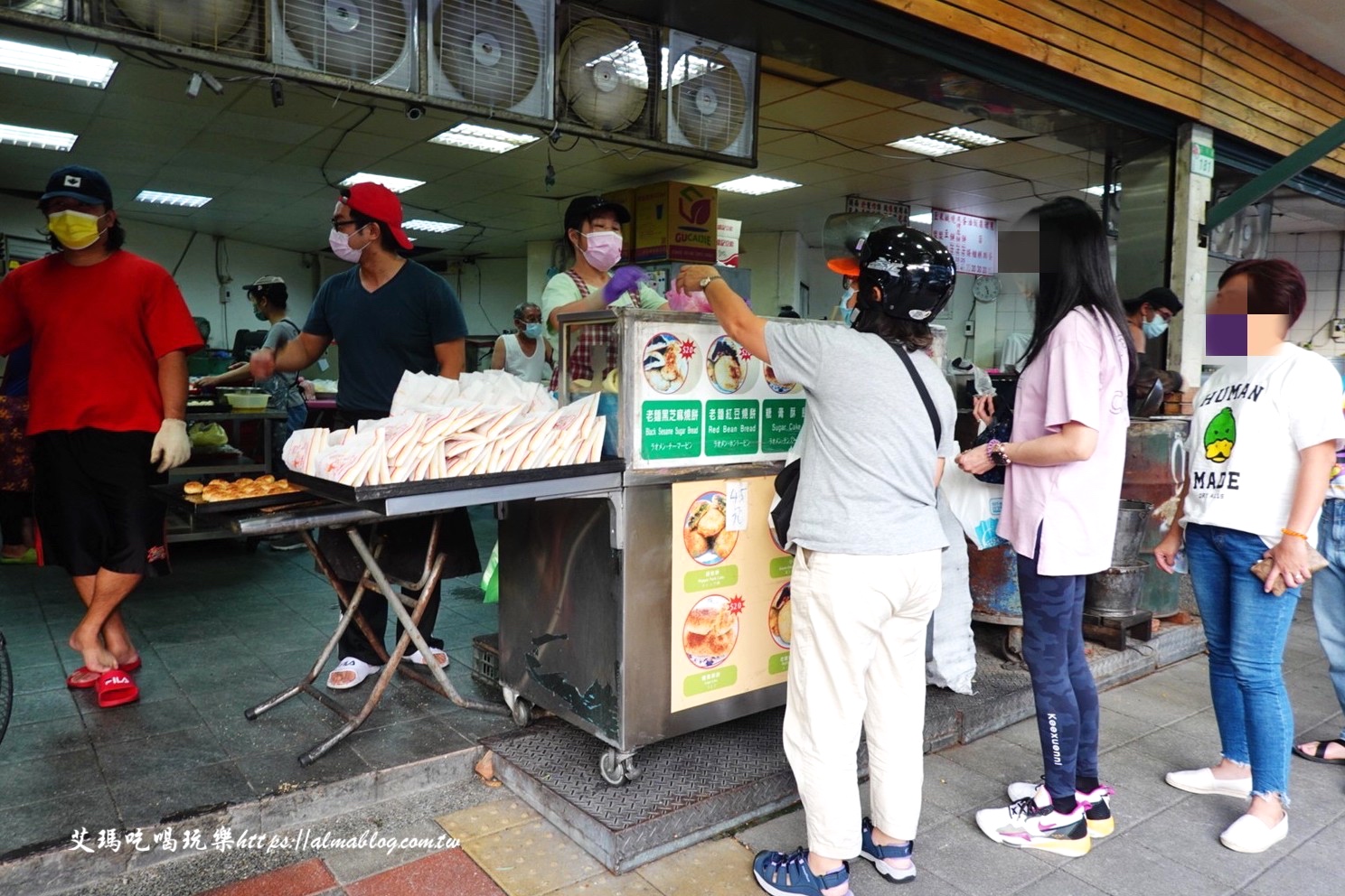 南港老張胡椒餅(士林夜市店),臺北美食,士林燒餅,士林美食,士林酥餅,烤餅,燒餅,老麵燒餅,酥餅