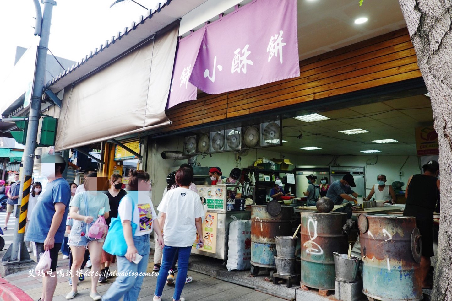 南港老張胡椒餅(士林夜市店),臺北美食,士林燒餅,士林美食,士林酥餅,烤餅,燒餅,老麵燒餅,酥餅