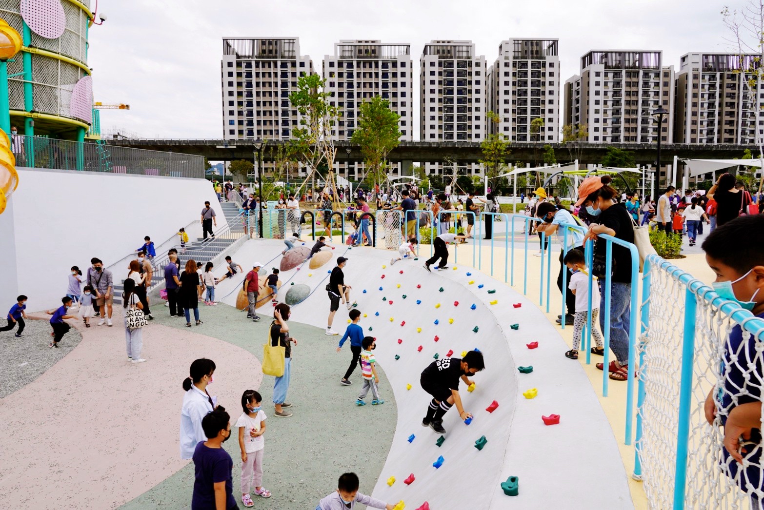 免費景點,公園,臺中公園,臺中景點,溜滑梯,馬卡龍公園