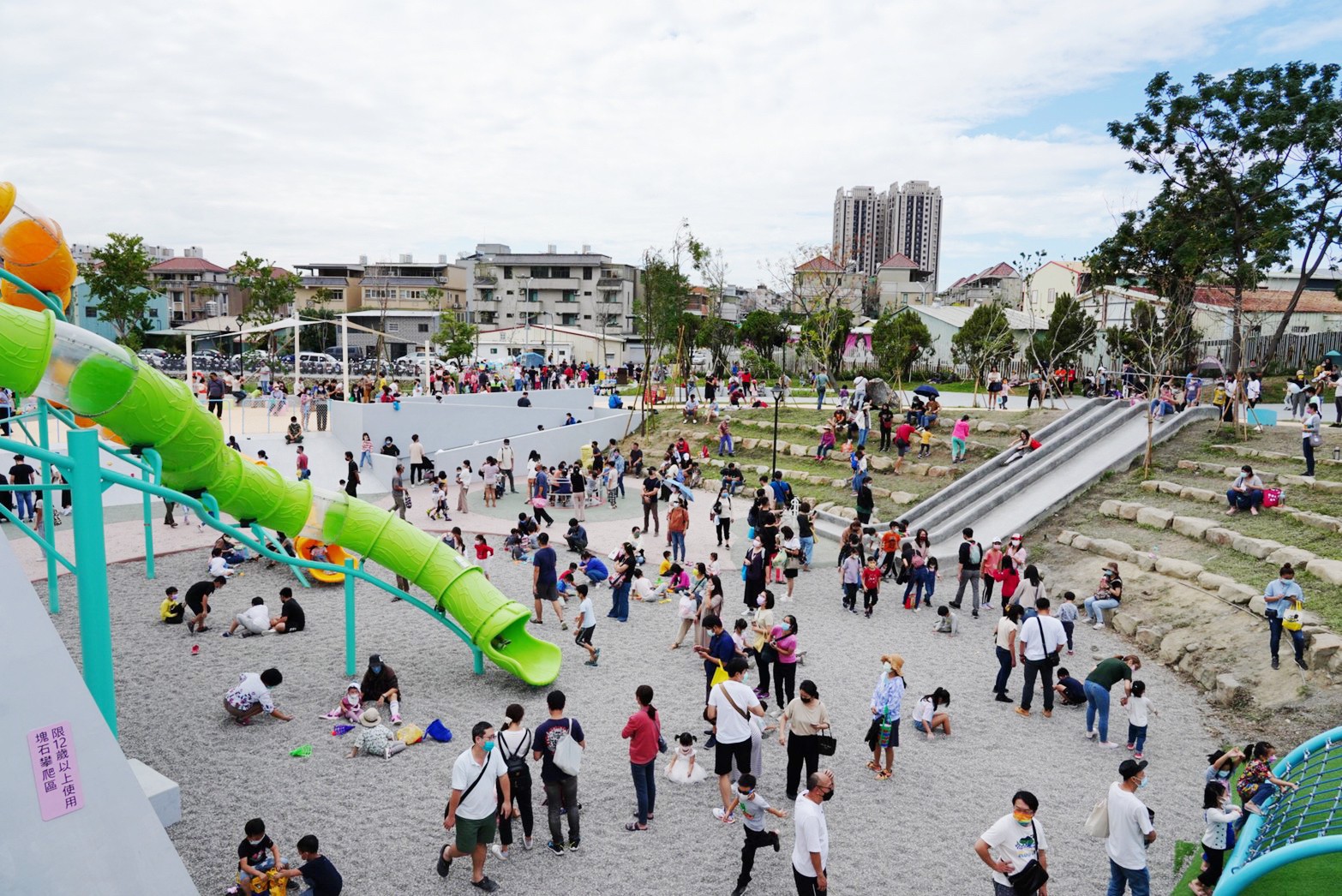 免費景點,公園,臺中公園,臺中景點,溜滑梯,馬卡龍公園