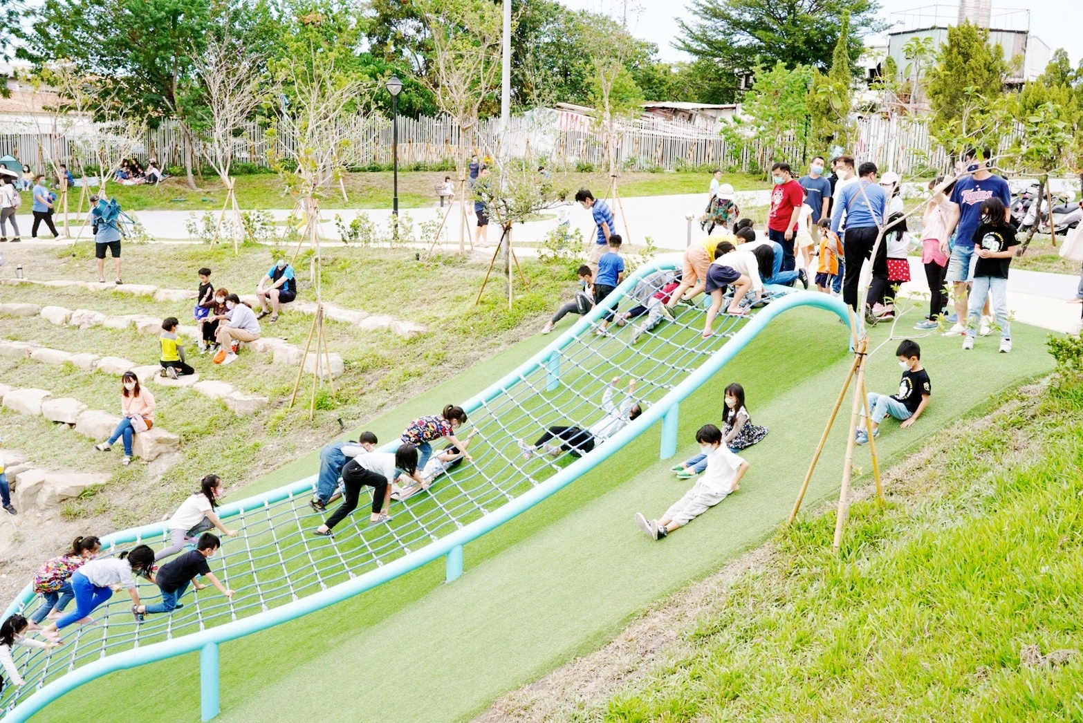 免費景點,公園,臺中公園,臺中景點,溜滑梯,馬卡龍公園