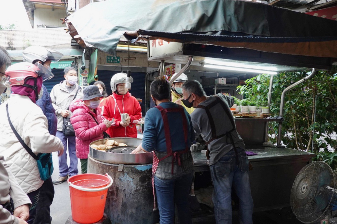 三角餅,新北美食,新疆烤饢,板橋美食,烤餅,烤饢,甜酥餅,蘿蔔絲餅,酥餅,鹹酥餅