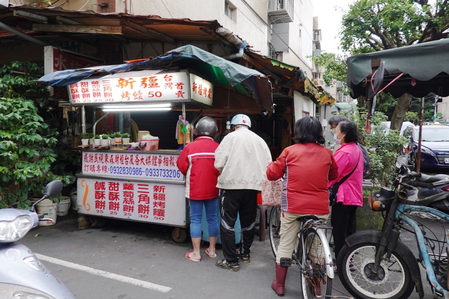 三角餅,新北美食,新疆烤饢,板橋美食,烤餅,烤饢,甜酥餅,蘿蔔絲餅,酥餅,鹹酥餅