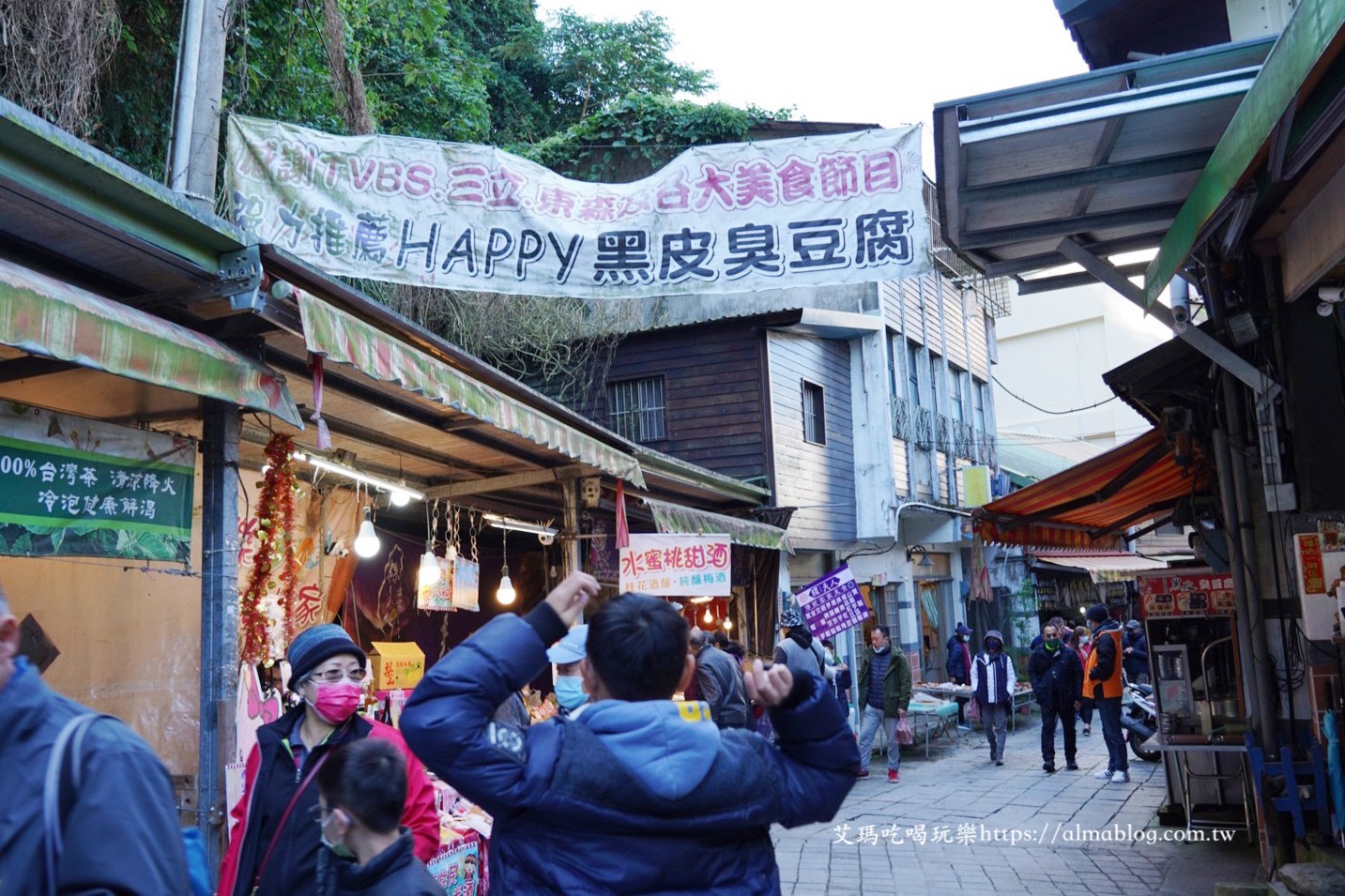 洗水坑豆腐街,清安豆腐老街,苗栗美食,芋頭粿,老街,苗栗老街,景點,鄒原木烤肉,竹筒飯,黑糖糕,麻糬,黑皮臭豆腐,麻辣豆腐,糕粿粄之家,芋頭粿, 豆花,吉拿夫,哈利旺豆腐水粄,臺灣小吃,三色臭豆腐,牛肉麵,三色臭豆腐,滷媽媽,豆花,花生