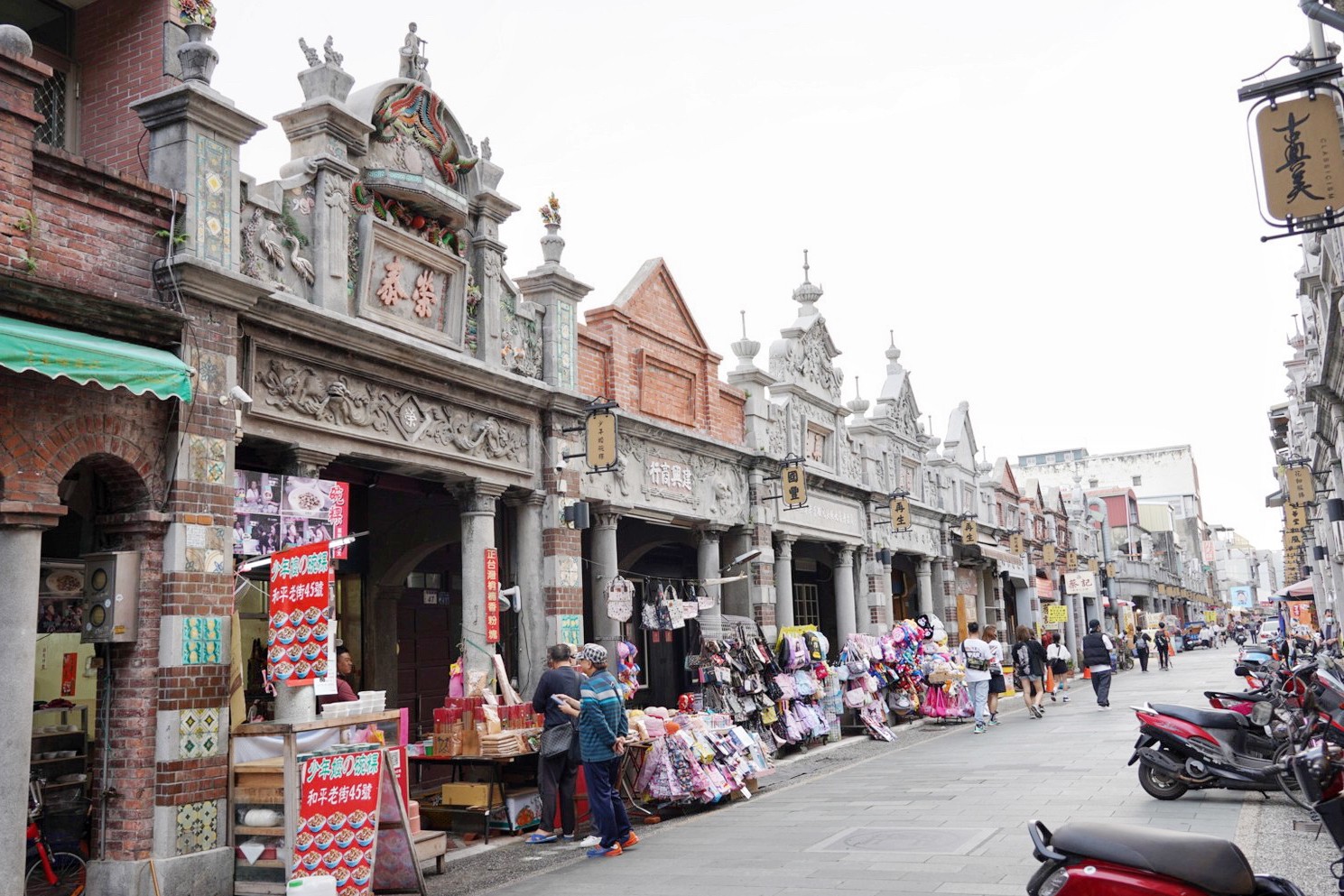 桃園景點(diǎn),免費(fèi)景點(diǎn),桃園軌道願景館,昭和拾參,土地公文化館,大有梯田生態(tài)公園,臺灣螞蟻生態(tài)博物館,可口可樂世界,臺塑企業(yè)文物館,中正烏龜公園,虎頭山環(huán)保公園,桃園防災(zāi)教育館,傑克與魔豆冒險(xiǎn)公園,大溪老街,大溪木藝生態(tài)博物館,壹號館,花開了休閒農(nóng)場,三民蝙蝠洞 樂灣糧倉園區(qū),GOGOBOX餐車誌in樂灣基地,棒球名人堂,和窯文創(chuàng)園區(qū),三坑自然生態(tài)公園,崙坪文化地景園區(qū),雅聞魅力博覽館,水之丘主題公園,巴陵古道生態(tài)園區(qū)