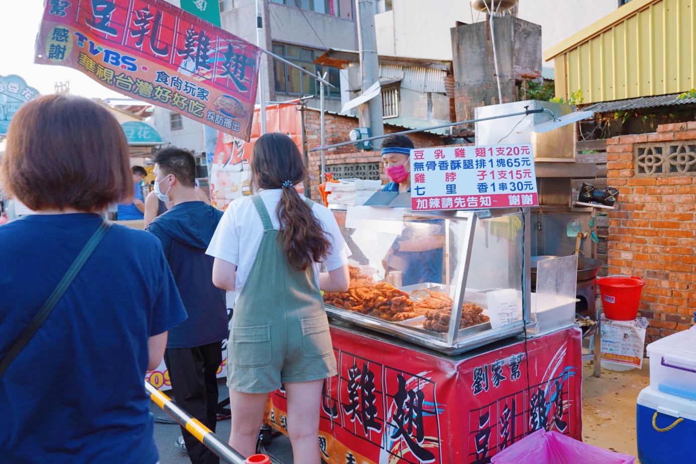 苗栗景點,後龍美食,臺灣夜市,夜市小吃,廟口小吃,後龍夜市,豆乳雞,地瓜球,排骨酥,雞排,熱炒,傳統夜市,封街夜市