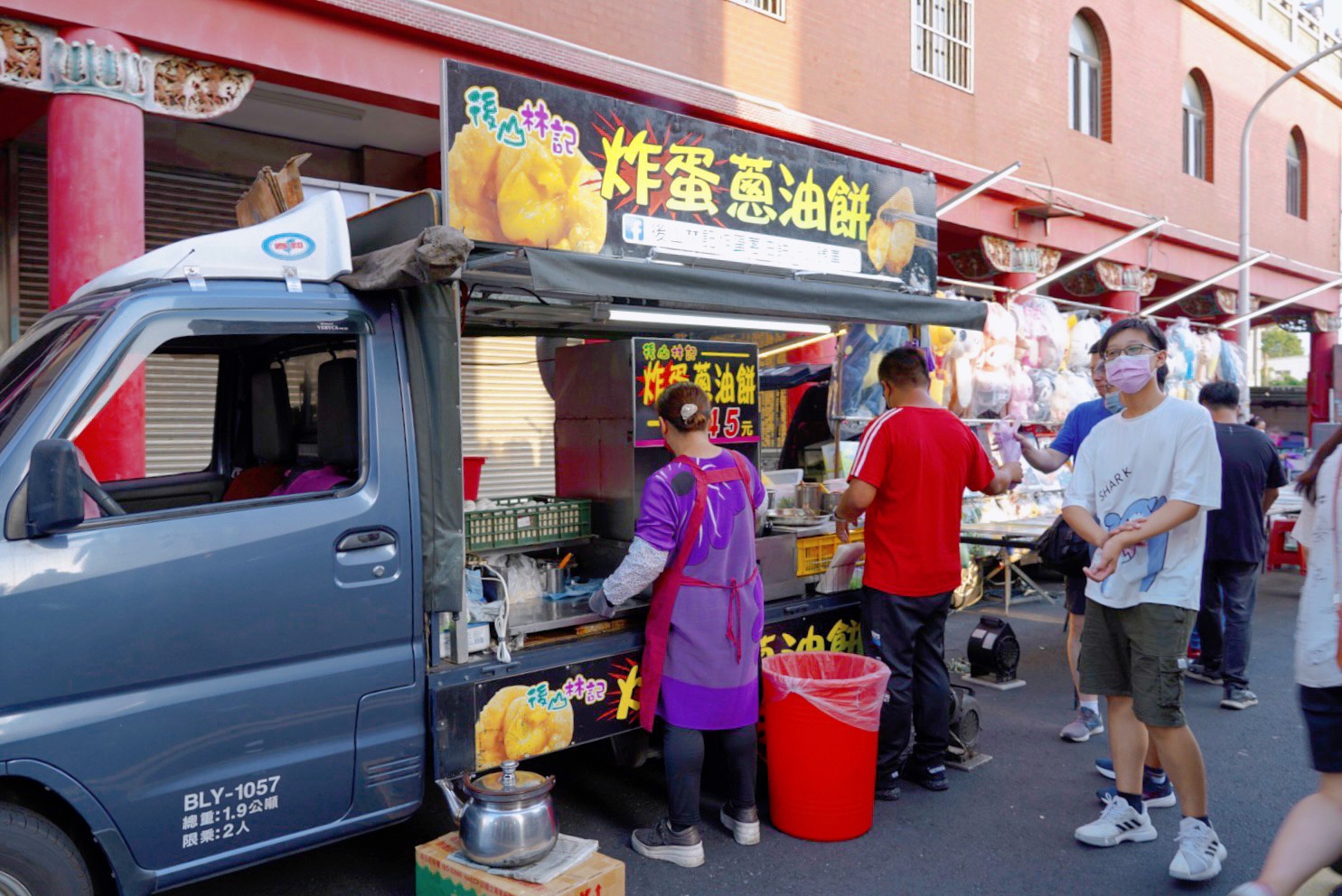 苗栗景點,後龍美食,臺灣夜市,夜市小吃,廟口小吃,後龍夜市,豆乳雞,地瓜球,排骨酥,雞排,熱炒,傳統夜市,封街夜市