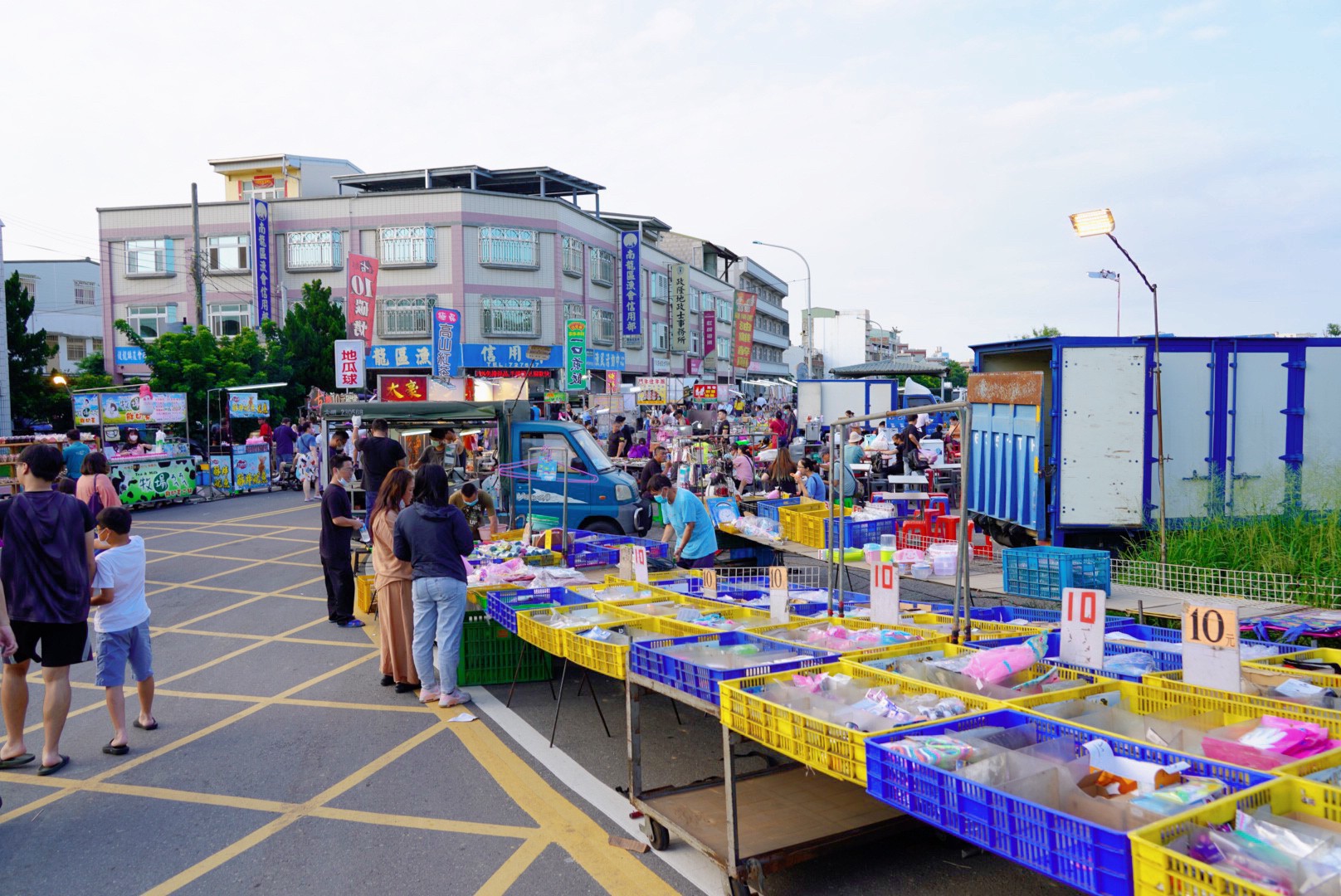 苗栗景點,後龍美食,臺灣夜市,夜市小吃,廟口小吃,後龍夜市,豆乳雞,地瓜球,排骨酥,雞排,熱炒,傳統夜市,封街夜市