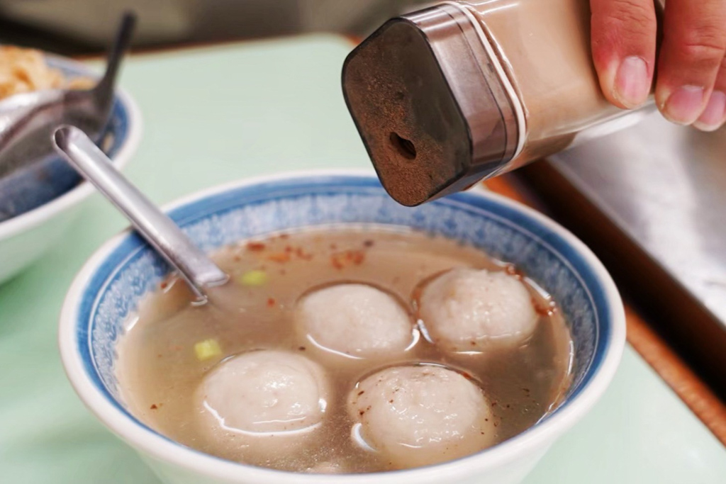 乾麵,臺灣小吃,宜蘭好吃,宜蘭美食,福州丸,羅東帝爺廟口喥咕麵,餛飩湯