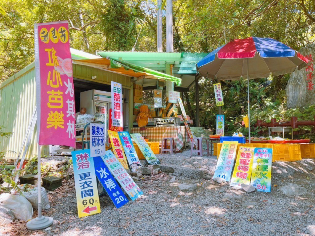 宜蘭景點,礁溪好玩,礁溪溫泉,礁溪泡湯,免費景點,宜蘭懶人包,礁溪懶人包,礁溪早餐,劉家早點,清珍早點,山東饅頭,拾松辦桌小吃,黑海時光粥,合鴨米灶腳,白水豆花,礁溪香腸伯,福哥石窯雞,Herbelle龍潭湖悠活園區,潭酵天地觀光工廠,猴洞坑瀑布,輕親魚朵生態園區,金車生技水產養殖研發中心,宜蘭忍者村,春水笈溫泉湯屋,美慶湯屋,東旅湯宿溫泉飯店, 奇立丹宿?食?湯,忠義香客大樓