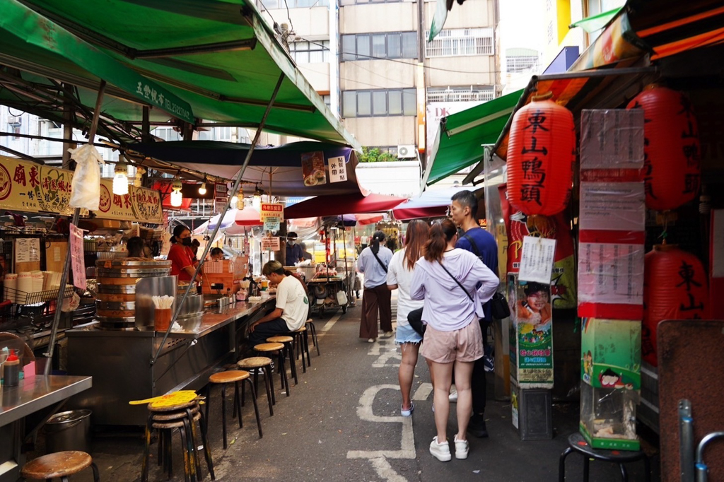 金樹冰果室,鳳梨冰,豐原夜市,豐原老街,豐原美食,臺中美食,古早味冰,紅豆牛奶冰,臺灣小吃,鳳梨杏仁露,巧克力冰,冰果室,肉丸,涼圓